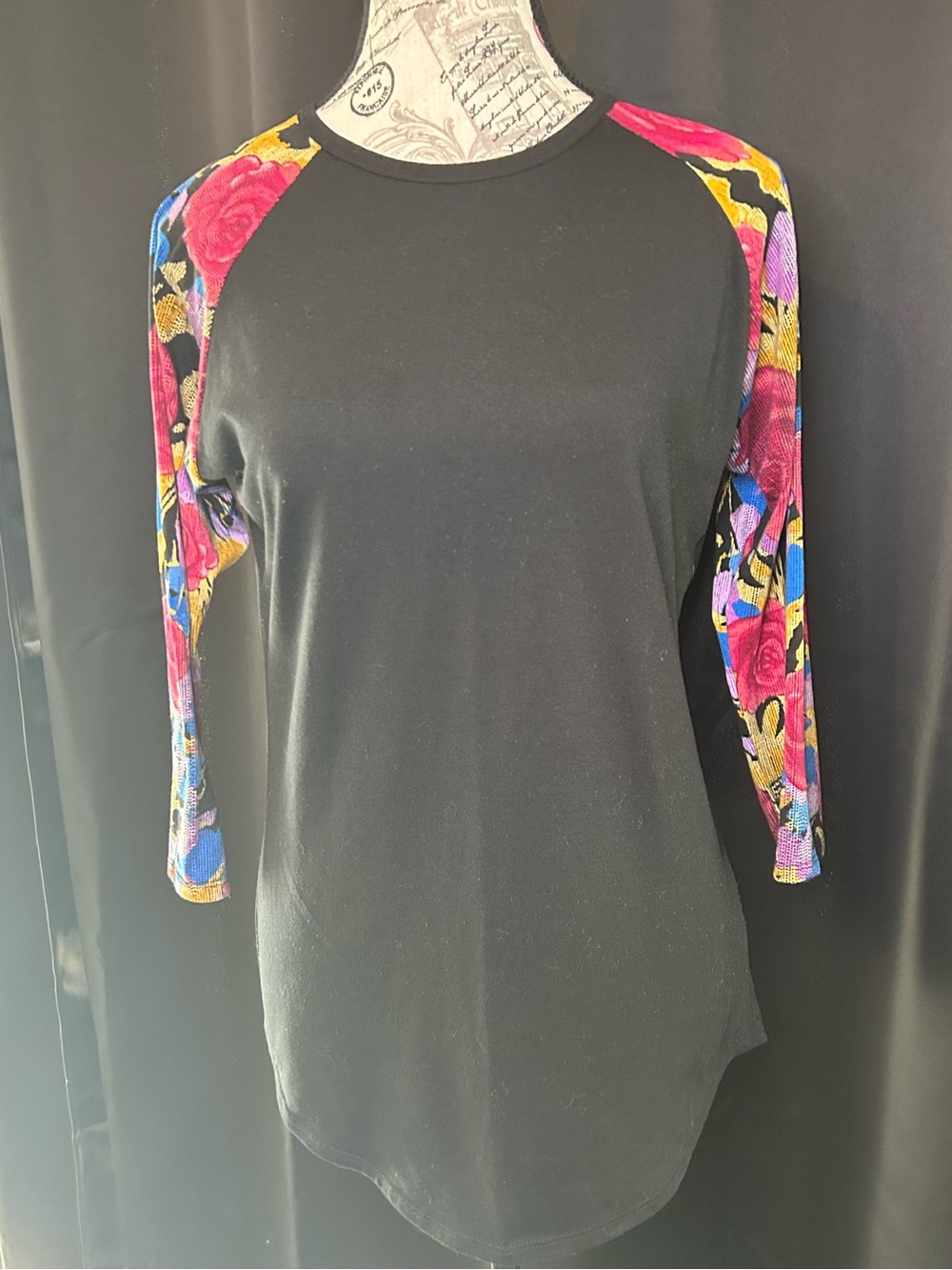 Women’s LuLaRoe Floral Raglan Top (S)